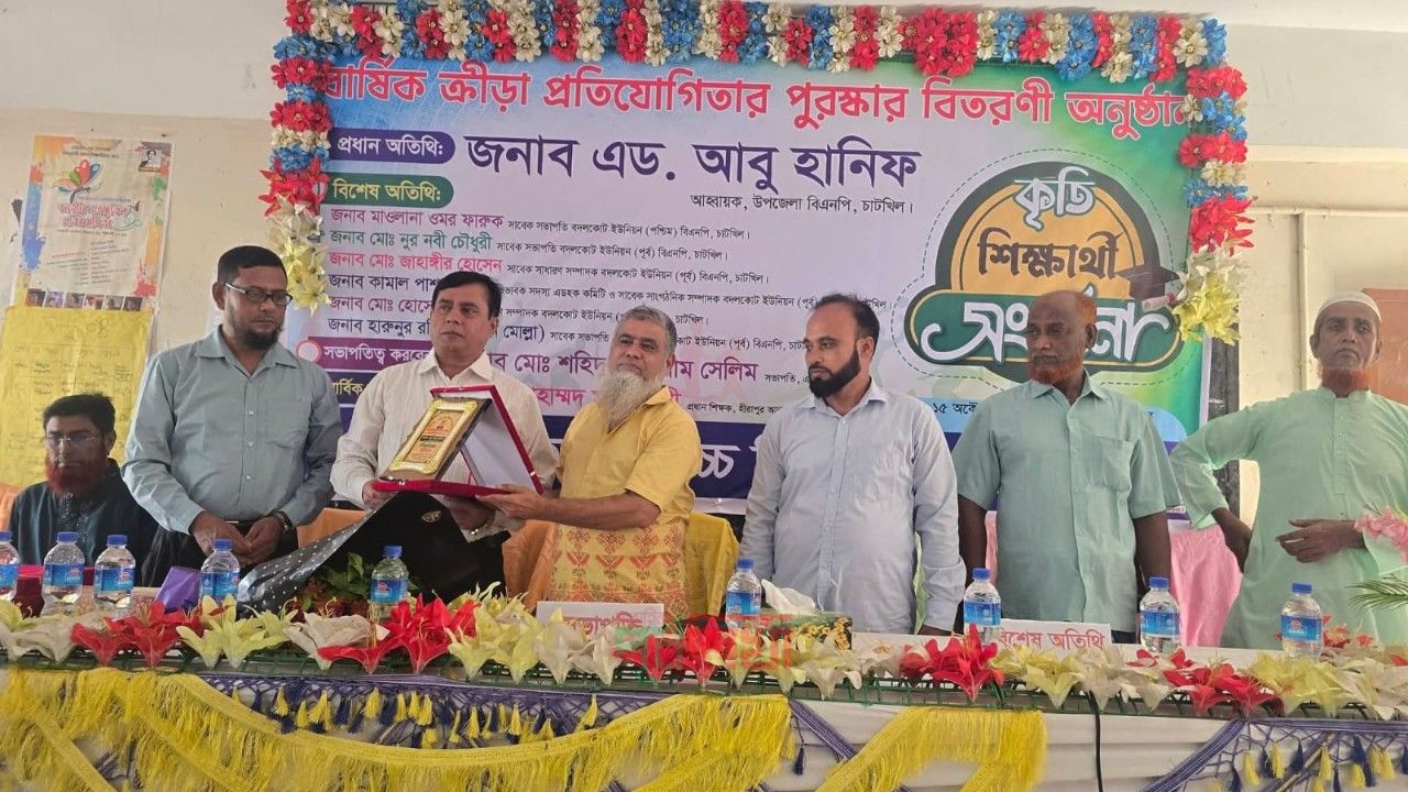 হীরাপুর উচ্চ বিদ্যালয়ে কৃতি শিক্ষার্থী সংবর্ধনা ও পুরস্কার বিতরণী অনুষ্ঠান অনুষ্ঠিত
