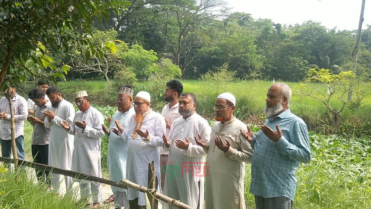 জামায়াত নেতৃবৃন্দের কদমতলী মধ্য থানা সেক্রেটারির পিতার কবর জিয়ারত