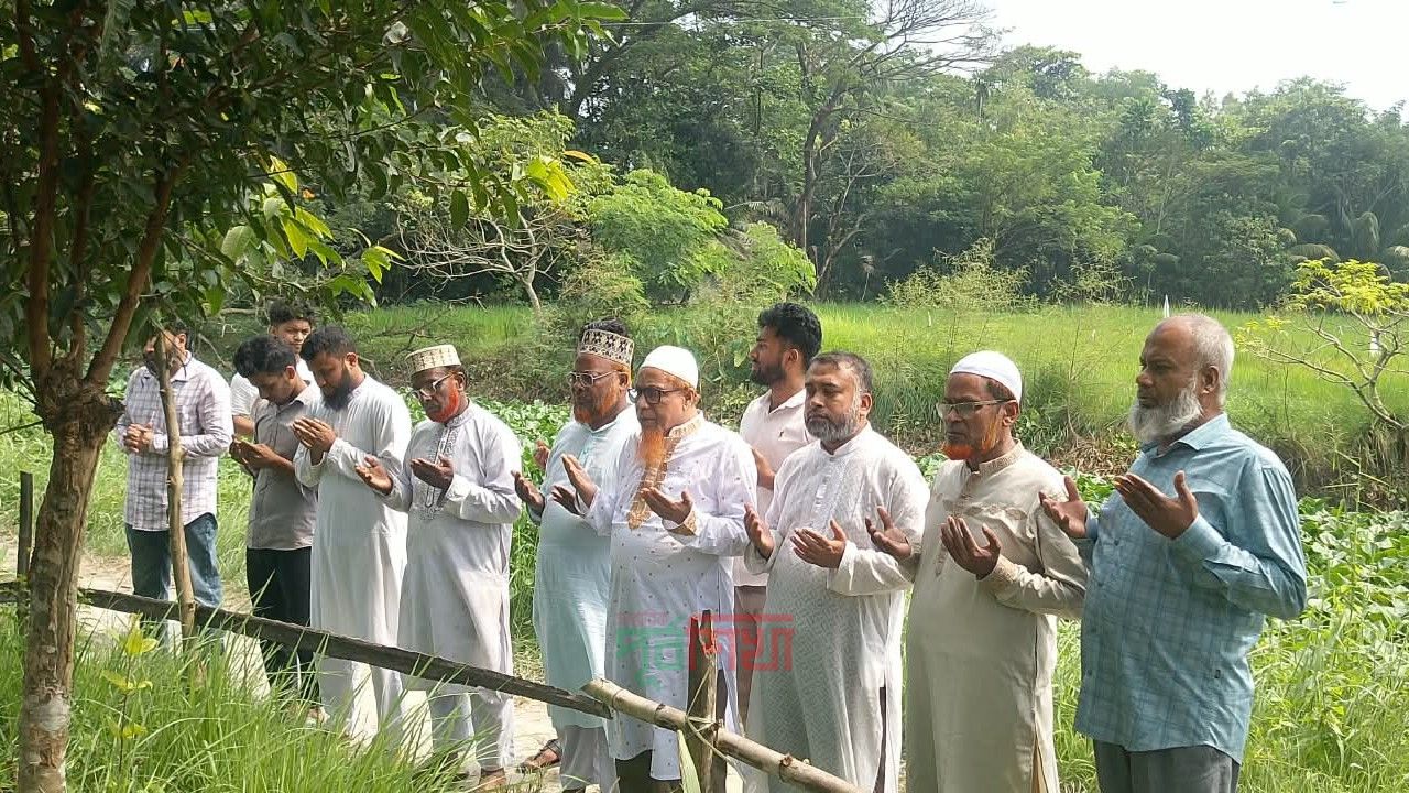 জামায়াত নেতৃবৃন্দের কদমতলী মধ্য থানা সেক্রেটারির পিতার কবর জিয়ারত